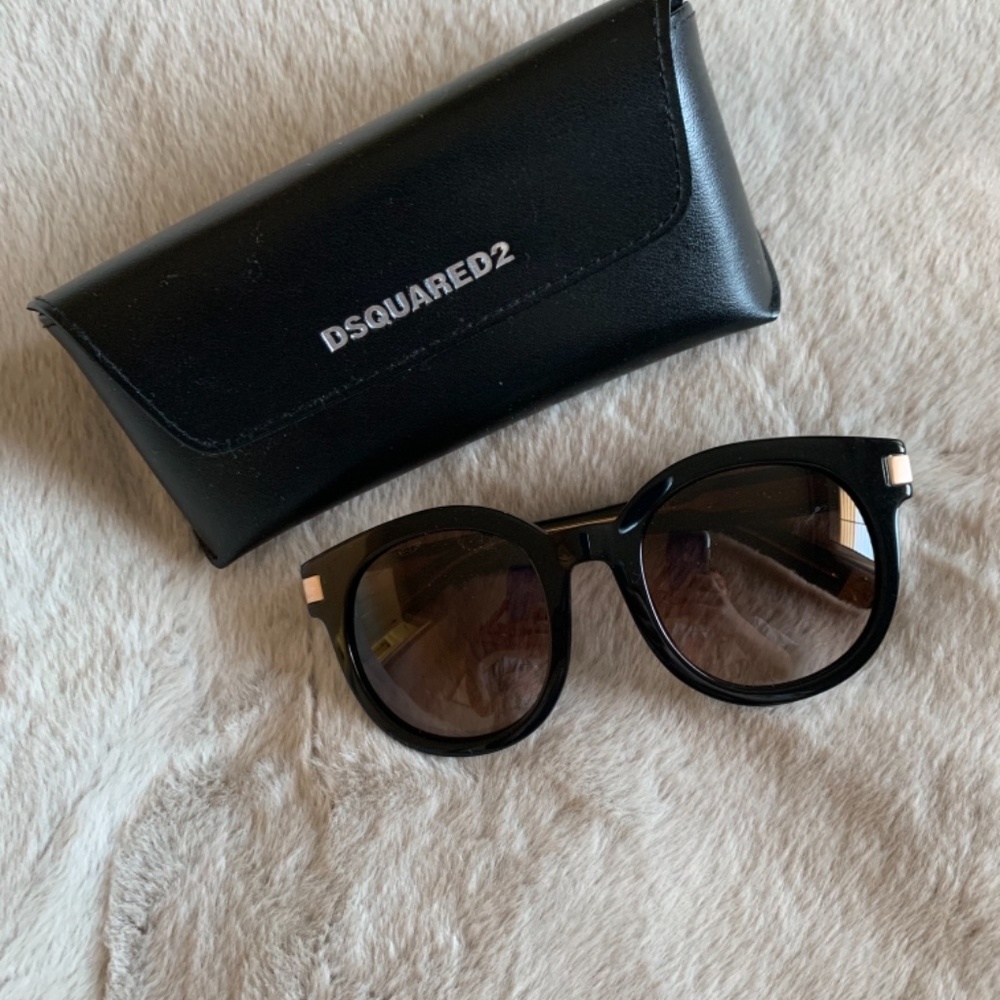 DSquared2 Large Frame Sunglasses 🌞 - Picture 5 of 6